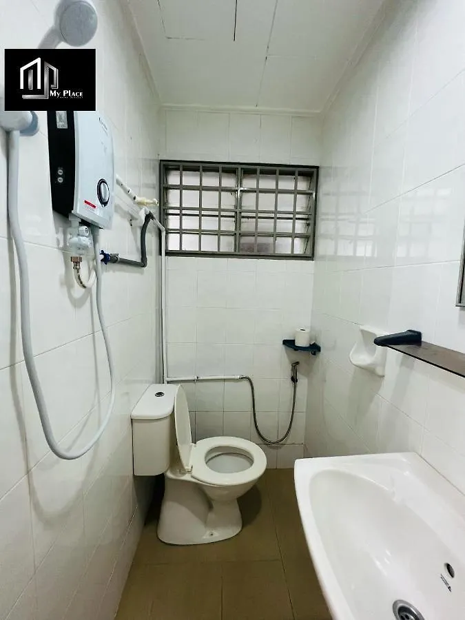 2 Storey 5Br 16Pax Semabok Taman Cheng Ho, 3 By Myplace Malacca 0*,  Malaysia
