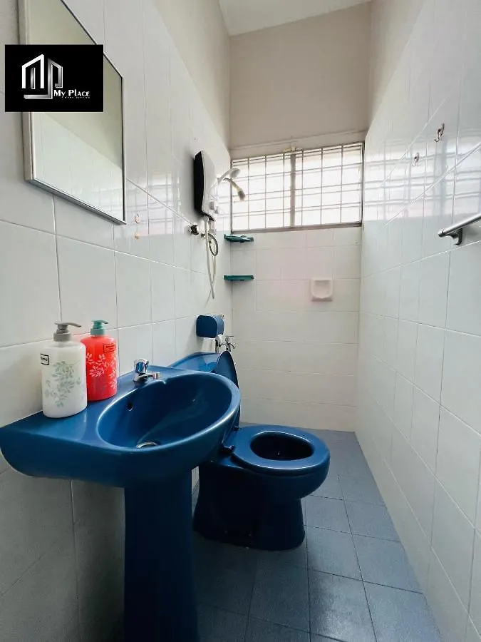 Holiday home 2 Storey 5Br 16Pax Semabok Taman Cheng Ho, 3 By Myplace Malacca Malaysia