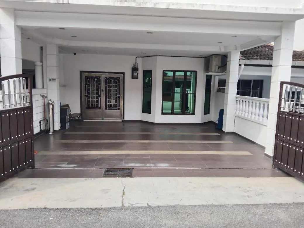 2 Storey 5Br 16Pax Semabok Taman Cheng Ho, 3 By Myplace Malacca